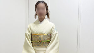 橿原市にて、お宮参りにご参列されるお母さまの訪問着の着付けをさせていただきました。 美容室でのお支度にも対応しております。